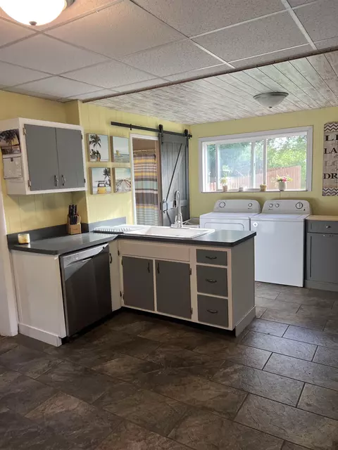 Kitchen - 304 N Lee St, Davis, IL 61019 photo 2 of 2