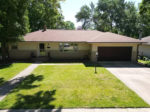 325 Warren Ave, Rockford, IL 61107