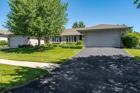 7182 Centennial Trl, Rockford, IL 61107