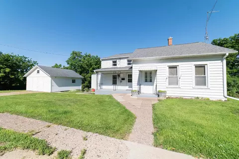 221 S West St, Galena, IL 61036