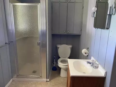 Bath - 3783 E Lamm Rd, Freeport, IL 61032 photo 1 of 2