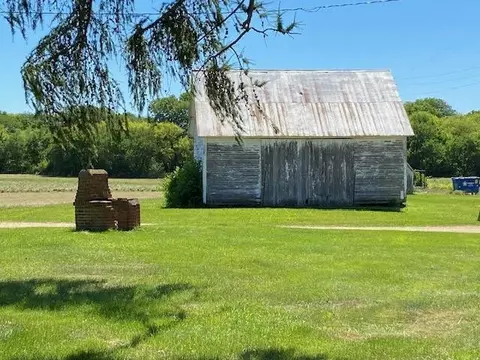 Exterior - 3783 E Lamm Rd, Freeport, IL 61032 photo 4 of 5