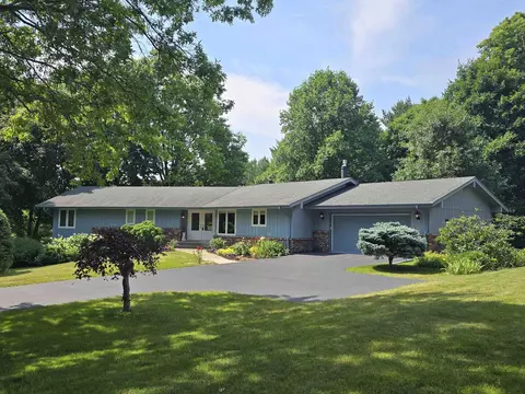 6923 Laurel Cherry Dr, Rockford, IL 61108