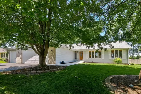 10622 Meadowsweet Ln, Roscoe, IL 61073