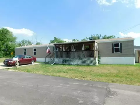 221 Macon Dr, Rockford, IL 61109