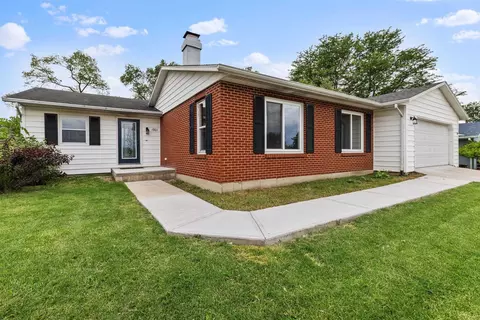 1901 Devon Ct, Freeport, IL 61032 photo 2