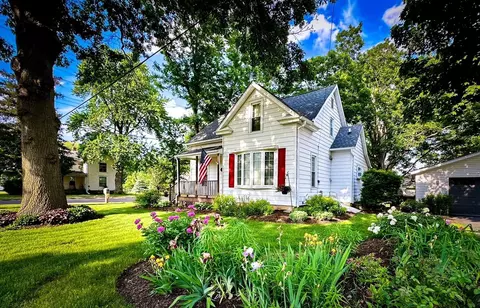 302 E 4th St, Byron, IL 61010