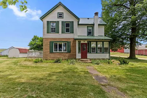 1717 N Henderson Rd, Freeport, IL 61032