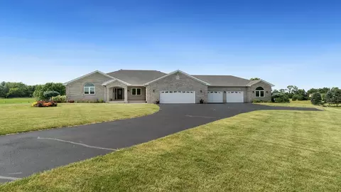 2814 Squaw Prairie Rd, Belvidere, IL 61008