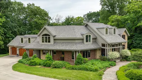 82 Ford Dr, East Dubuque, IL 61025