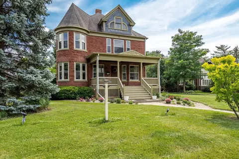 1725 E State St, Rockford, IL 61104