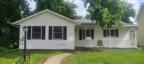 1240 W Harrison St, Freeport, IL 61032