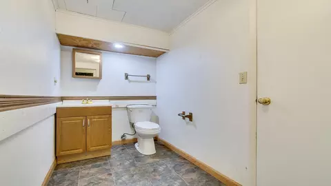 Bath - 9844 N 2nd St, Roscoe, IL 61073 photo 4 of 4