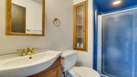 Bath - 9844 N 2nd St, Roscoe, IL 61073 photo 1 of 4