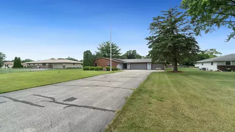 Exterior - 9844 N 2nd St, Roscoe, IL 61073 photo 2 of 9