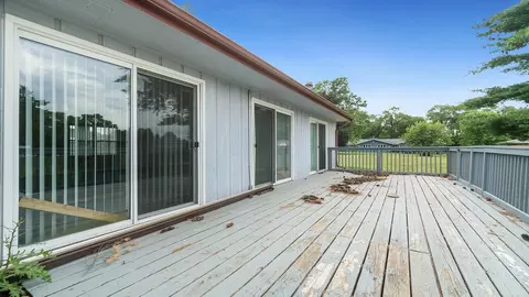 Exterior - 9844 N 2nd St, Roscoe, IL 61073 photo 5 of 9