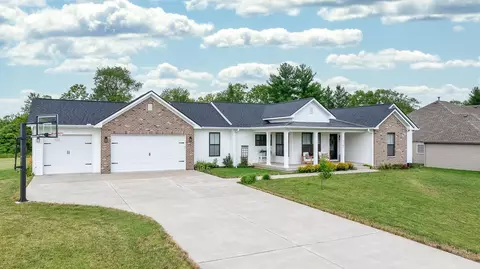 7741 Highlands Dr, Rockford, IL 61102
