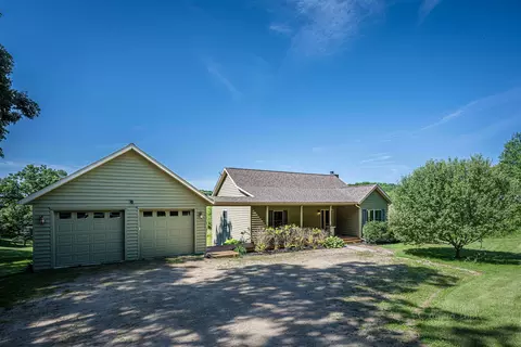 18 Heatherdowns Ln, Galena, IL 61036