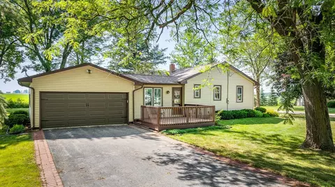 106 Maple St, Lindenwood, IL 61049