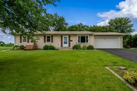 413 Woodrow St, Winnebago, IL 61088