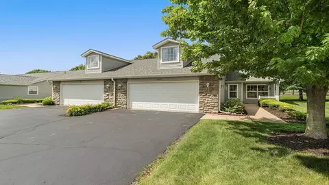 6534 Oak Crest Ln, Loves Park, IL 61111