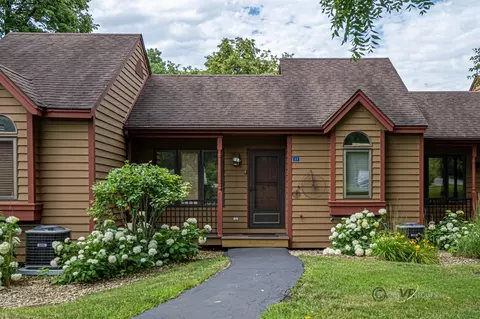 27 Oak Gln, Galena, IL 61036