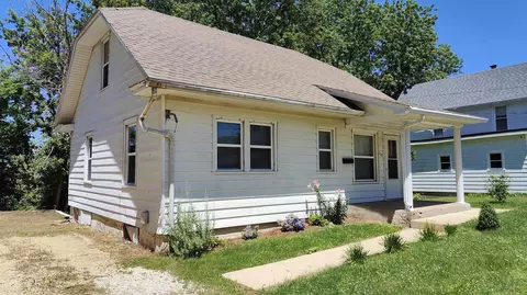 230 W W Smt, Freeport, IL 61032 photo 1