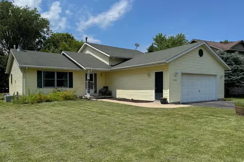 210 Liverpool Dr, Poplar Grove, IL 61065