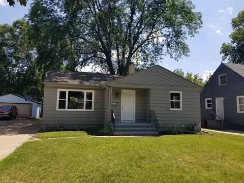 1512 Midway Dr, Rockford, IL 61103