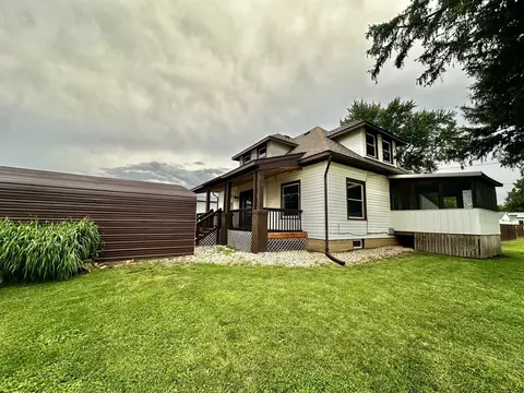 402 W Arch St, Shannon, IL 61078
