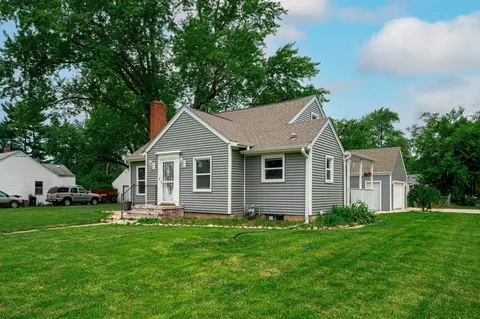 440 Wilshire Dr, Machesney Park, IL 61115