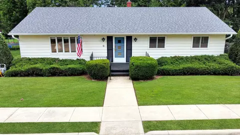 11 E Division, Shannon, IL 61078