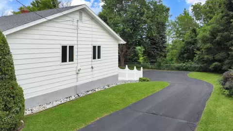 11 E Division, Shannon, IL 61078 photo 29