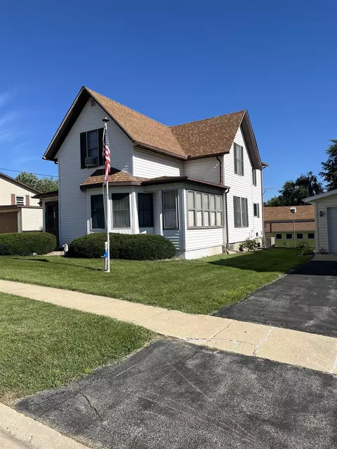 223 W Columbia Ave, Stockton, IL 61085