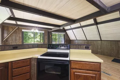 Kitchen - 437 Lockwood Rd, Lake Summerset, IL 61019 photo 2 of 3