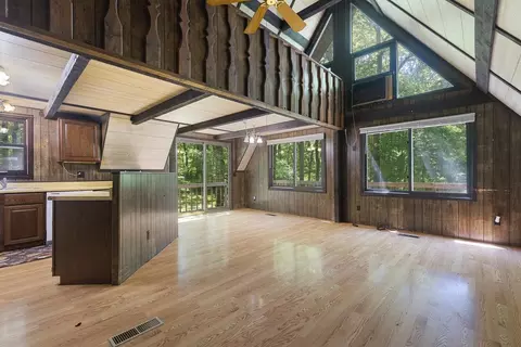 Living - 437 Lockwood Rd, Lake Summerset, IL 61019 photo 2 of 3