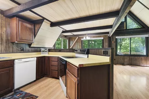 Kitchen - 437 Lockwood Rd, Lake Summerset, IL 61019 photo 1 of 3