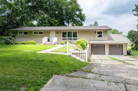 1260 Fairway Dr, Freeport, IL 61032