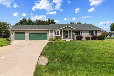 518 Pembroke Rd, Poplar Grove, IL 61065