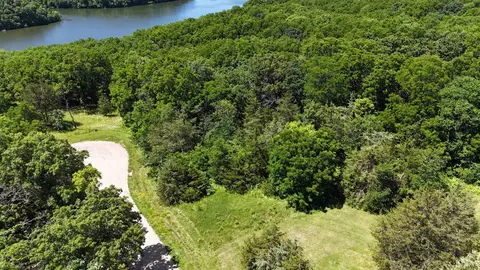 11 Waterford Dr, Galena, IL 61036