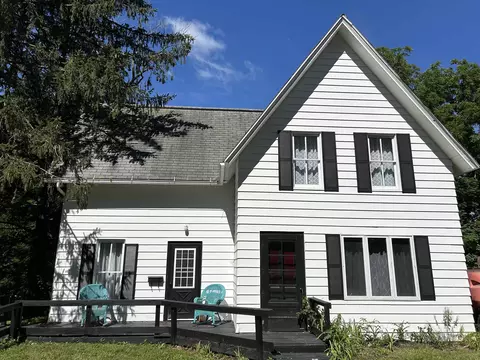 202 N Carroll St, Mount Carroll, IL 61053