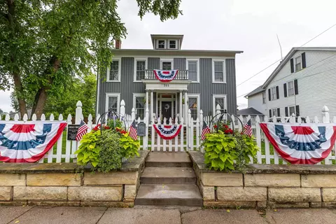 305 Park Ave, Galena, IL 61036