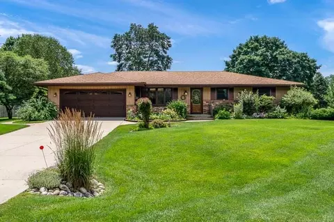 1426 Dennis Dr, Rockford, IL 61103