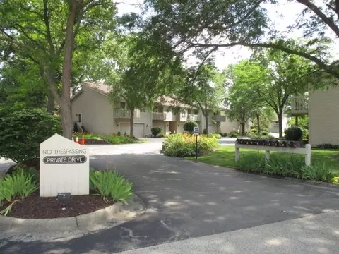 4645 High Point Dr #15, Rockford, IL 61114