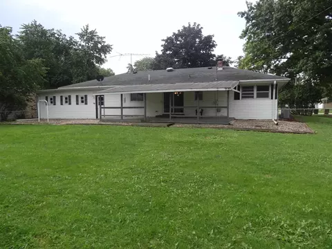 Exterior - 1113 W Blackhawk Dr, Byron, IL 61010 photo 2 of 4