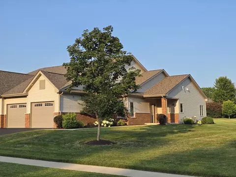 6245 Parks Edge Dr, Loves Park, IL 61111