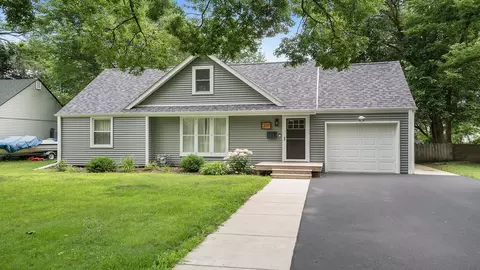 217 Burrwood Ave, Loves Park, IL 61111