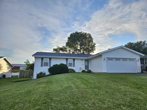 10240 Fawn Prairie Dr, Roscoe, IL 61073