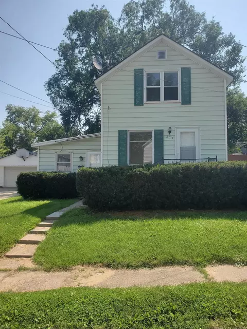 227 N Powell Ave, Freeport, IL 61032