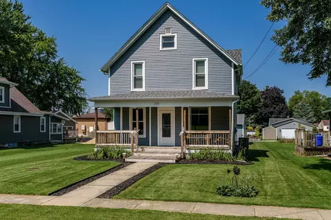 206 N Benton St, Winnebago, IL 61088